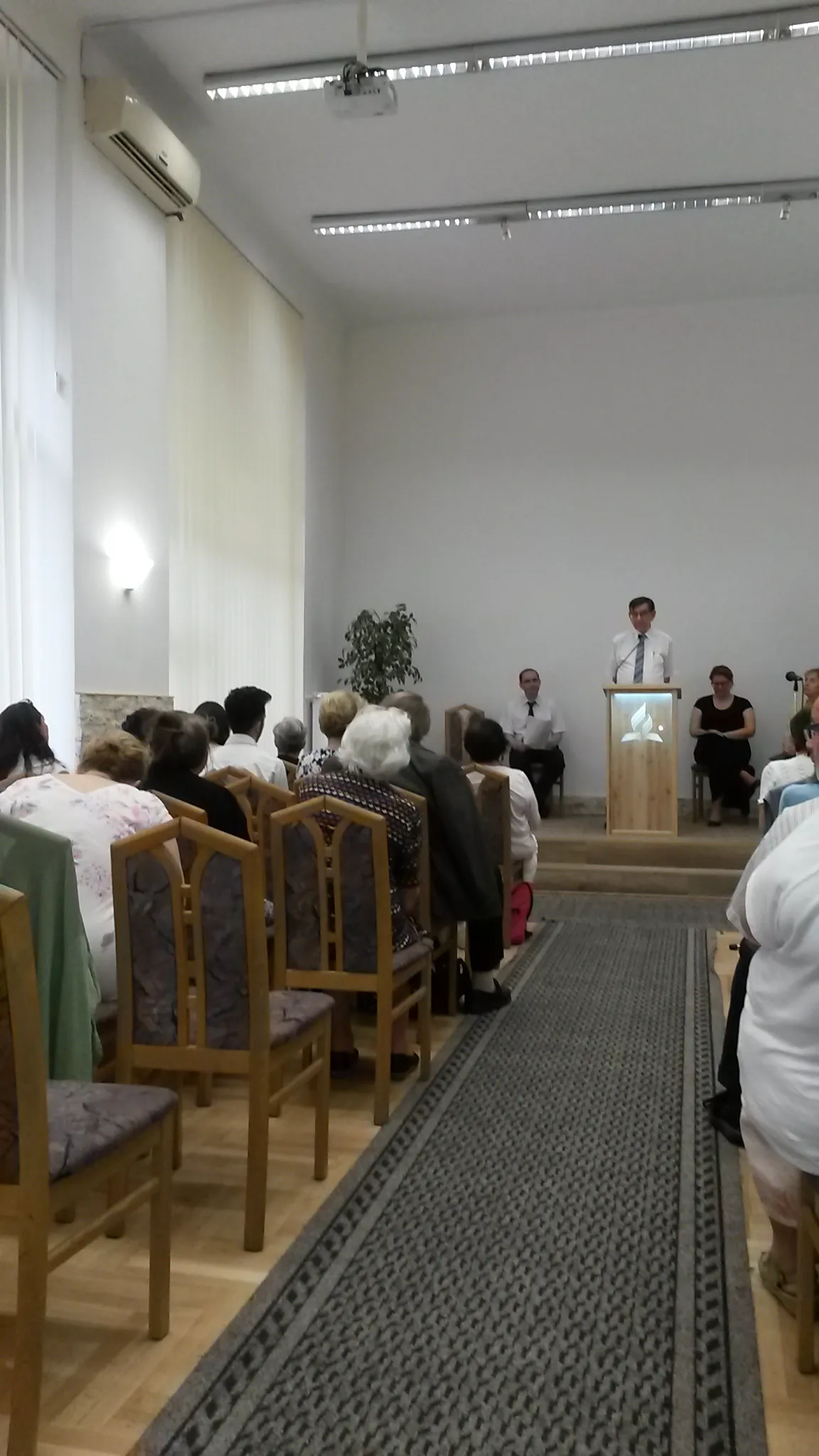 2018.06.16 - Hitka Anita verses-zenés költői estje